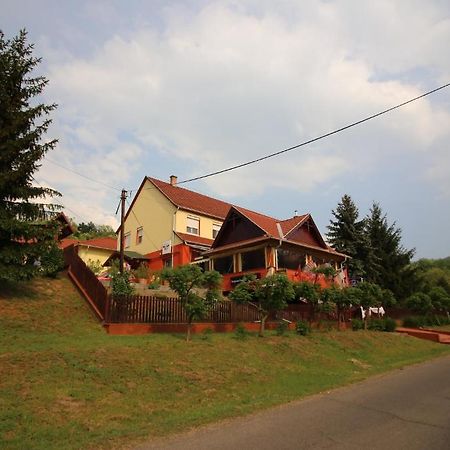 Fenyves Fogado Hotel Szurdokpüspöki Екстериор снимка