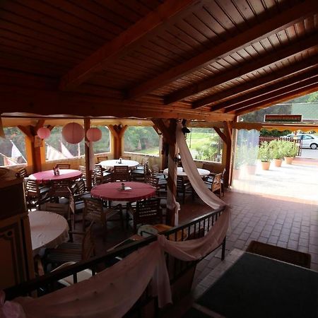 Fenyves Fogado Hotel Szurdokpüspöki Екстериор снимка