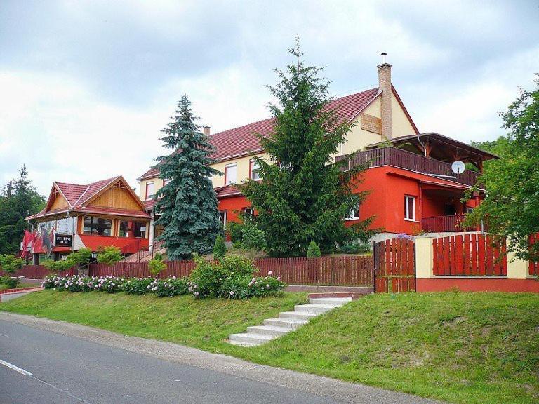 Fenyves Fogado Hotel Szurdokpüspöki Екстериор снимка