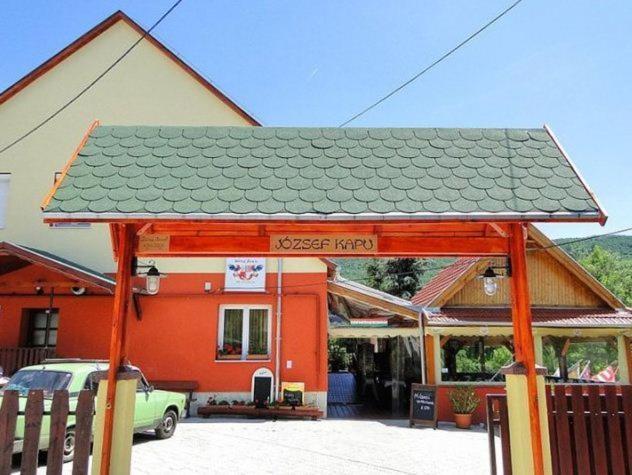 Fenyves Fogado Hotel Szurdokpüspöki Екстериор снимка