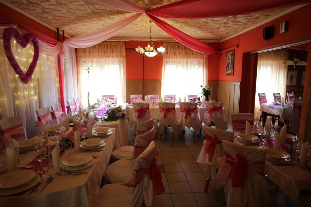 Fenyves Fogado Hotel Szurdokpüspöki Екстериор снимка